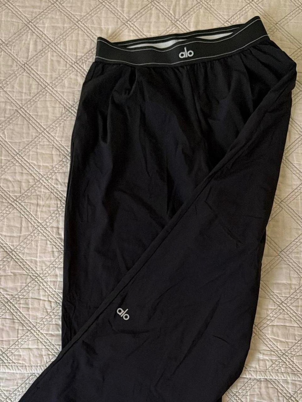 Alo Men's Black Relaxed Lounge Pants - Picture 2 of 3